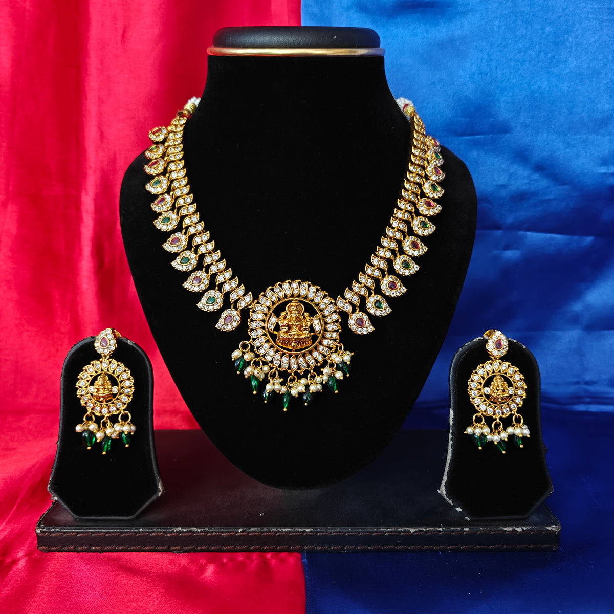Beautiful Nakshi Short Necklace With Laxmi Idol