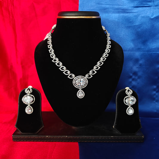 Elegant Silver Short Necklace