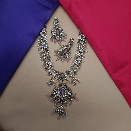 Beautiful Victorian Short Necklace