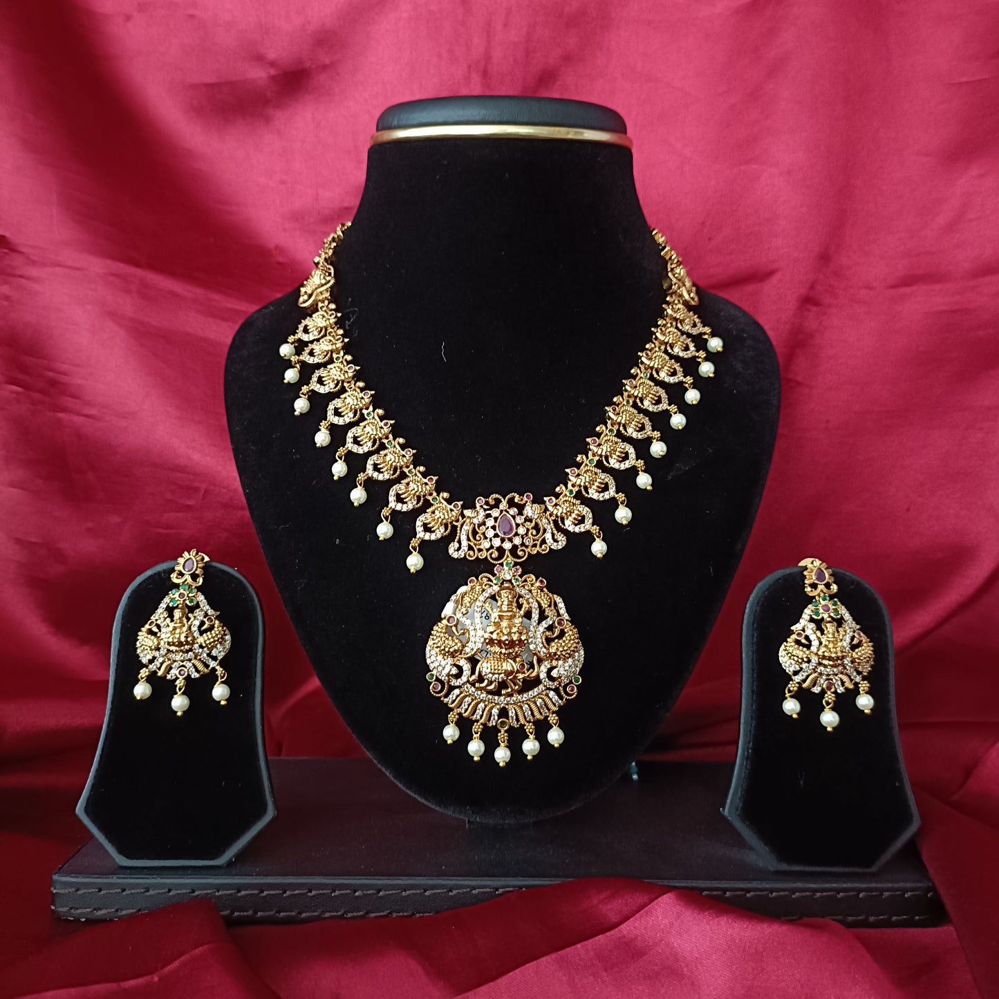 Simple Laxmi Idol Short Necklace