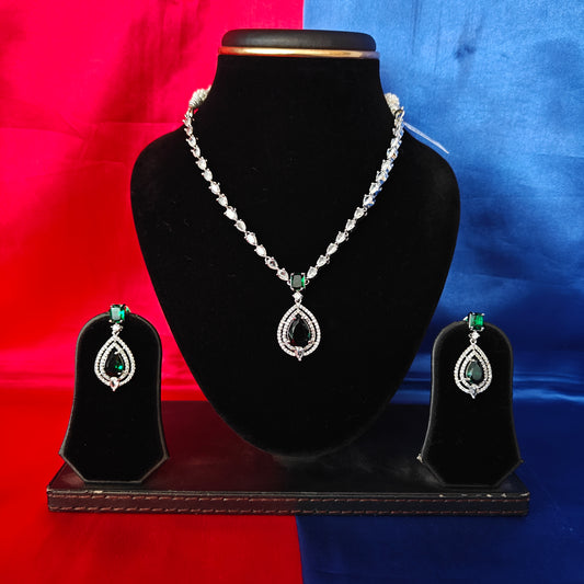 Elegant Silver Short Necklace In Green Stone