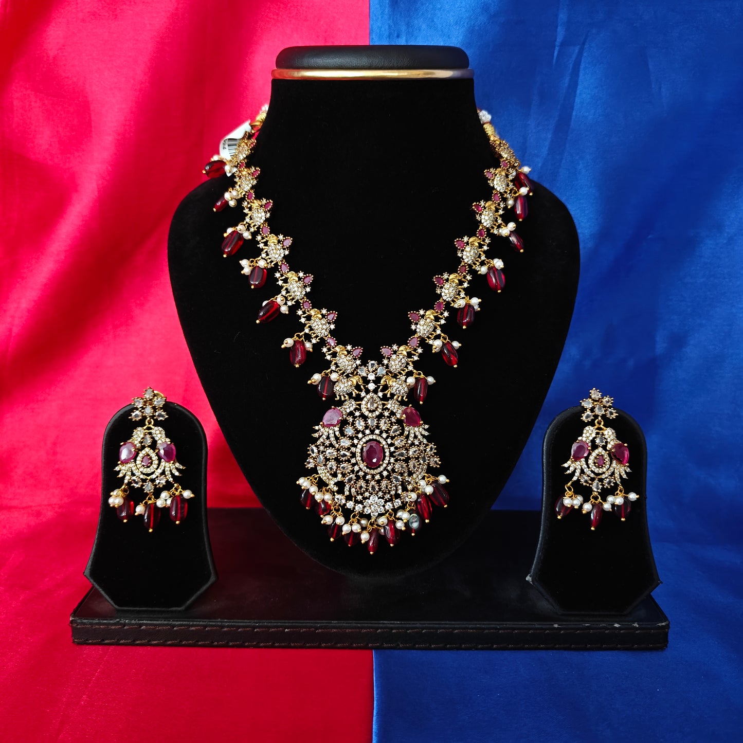 Elegant Victorian Short Necklace In Maroon Beads