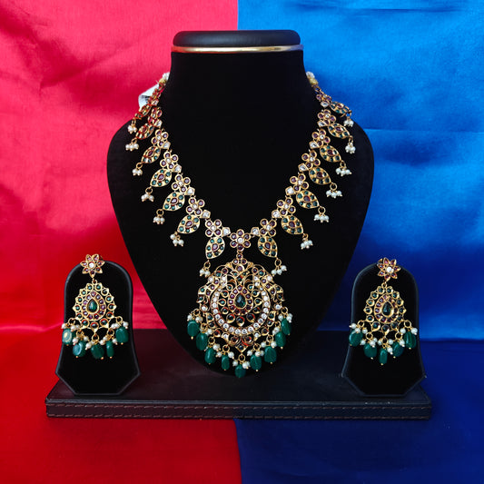 Beautiful Kundan Short Necklace