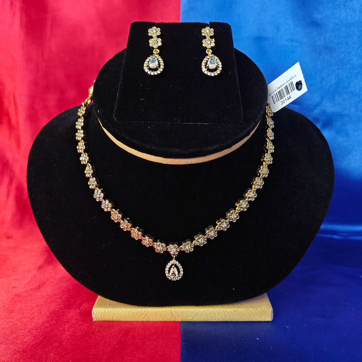 Beautiful Mini Haaram In White Stone