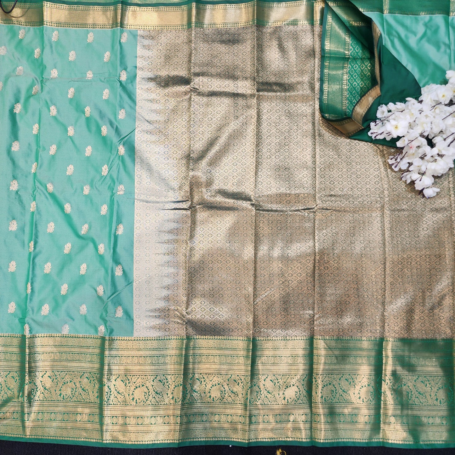 Venkatagiri Pattu mix Butta saree