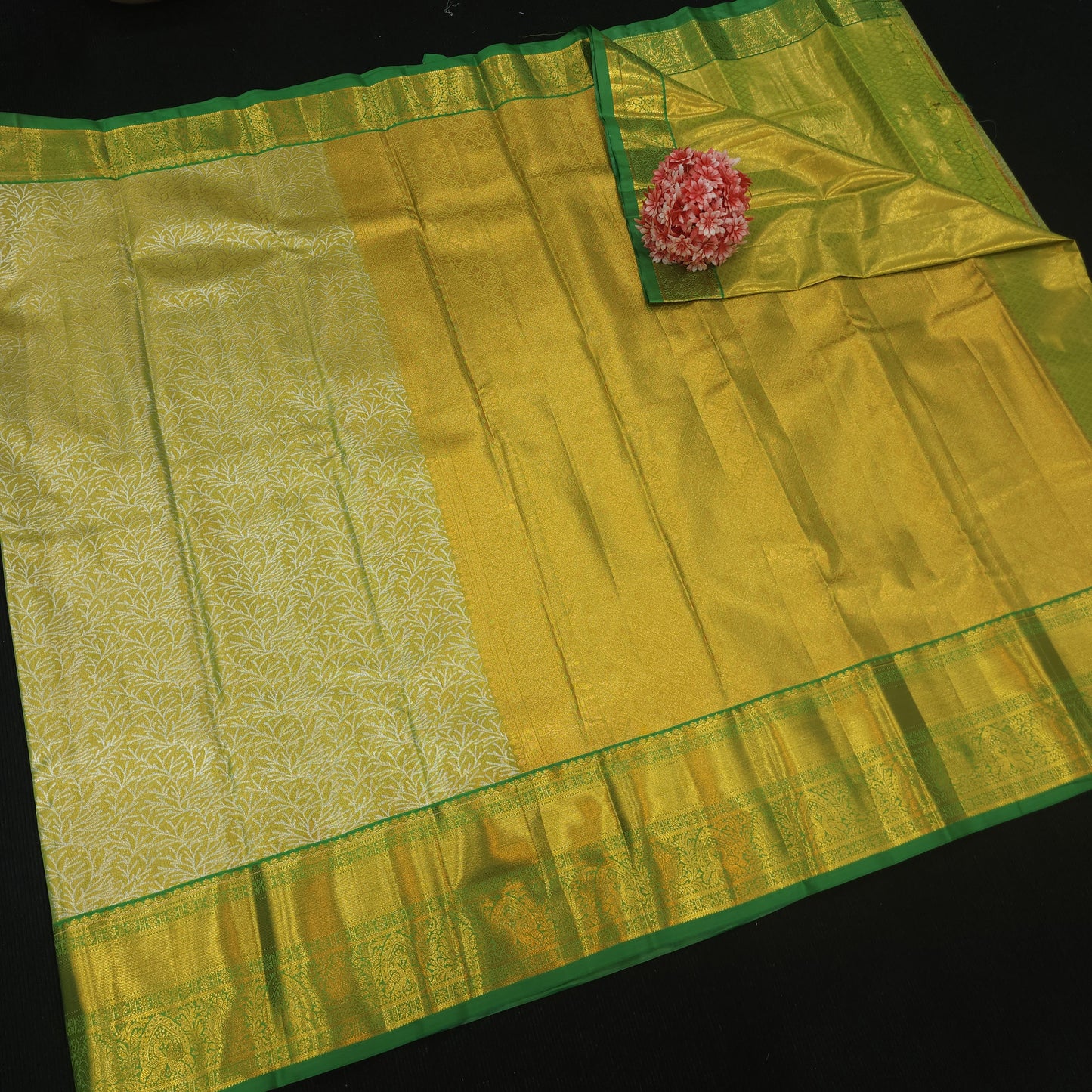 Golden Jariwarp Brocade Sarees 😍✨️