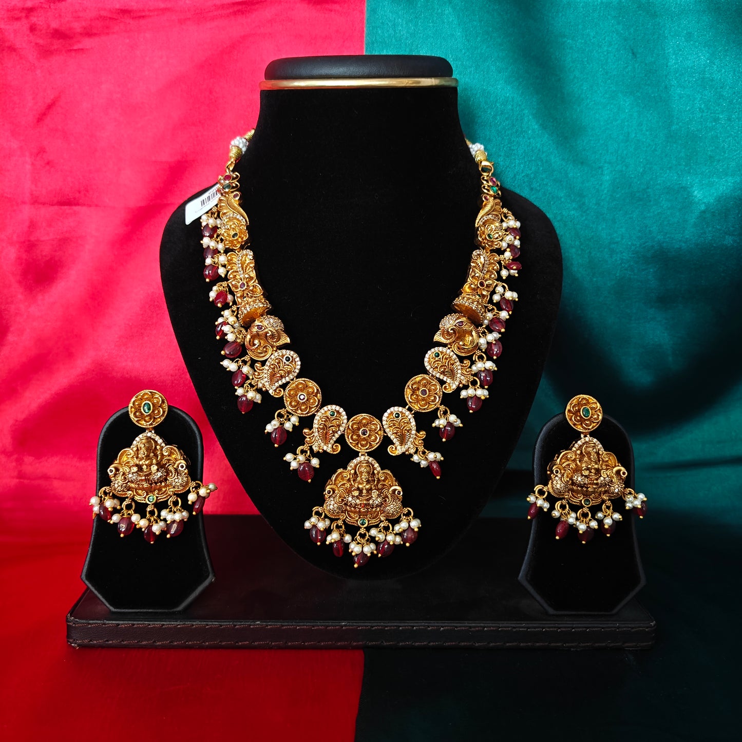 Beautiful Nakshi Short Necklace In Maroon Beads