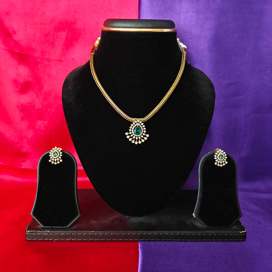 Beautiful Simple Non Necklace In Green Stone