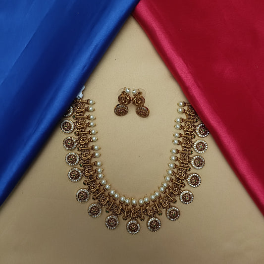 Beautiful Bottu Maala Short Necklace