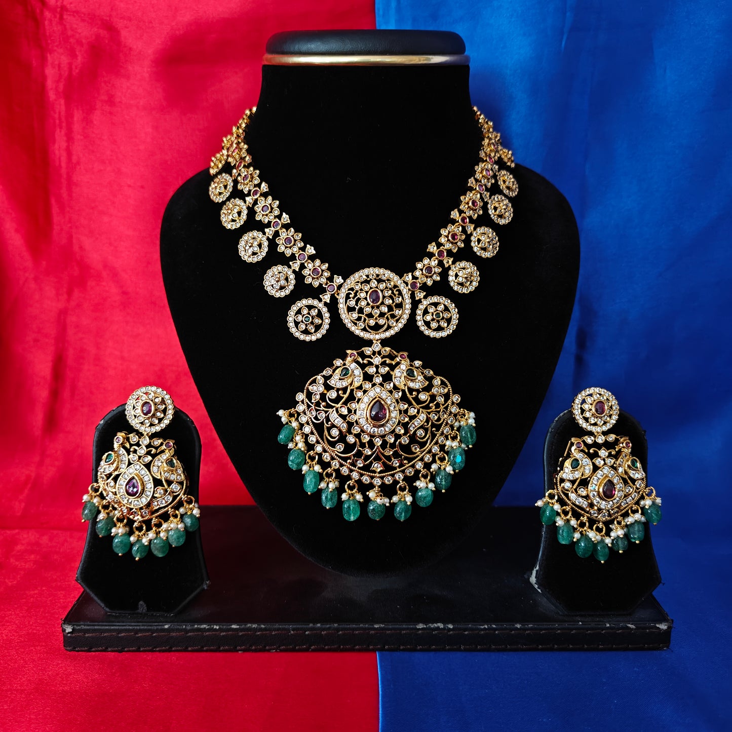 Beautiful Jadau Kundan Short Necklace