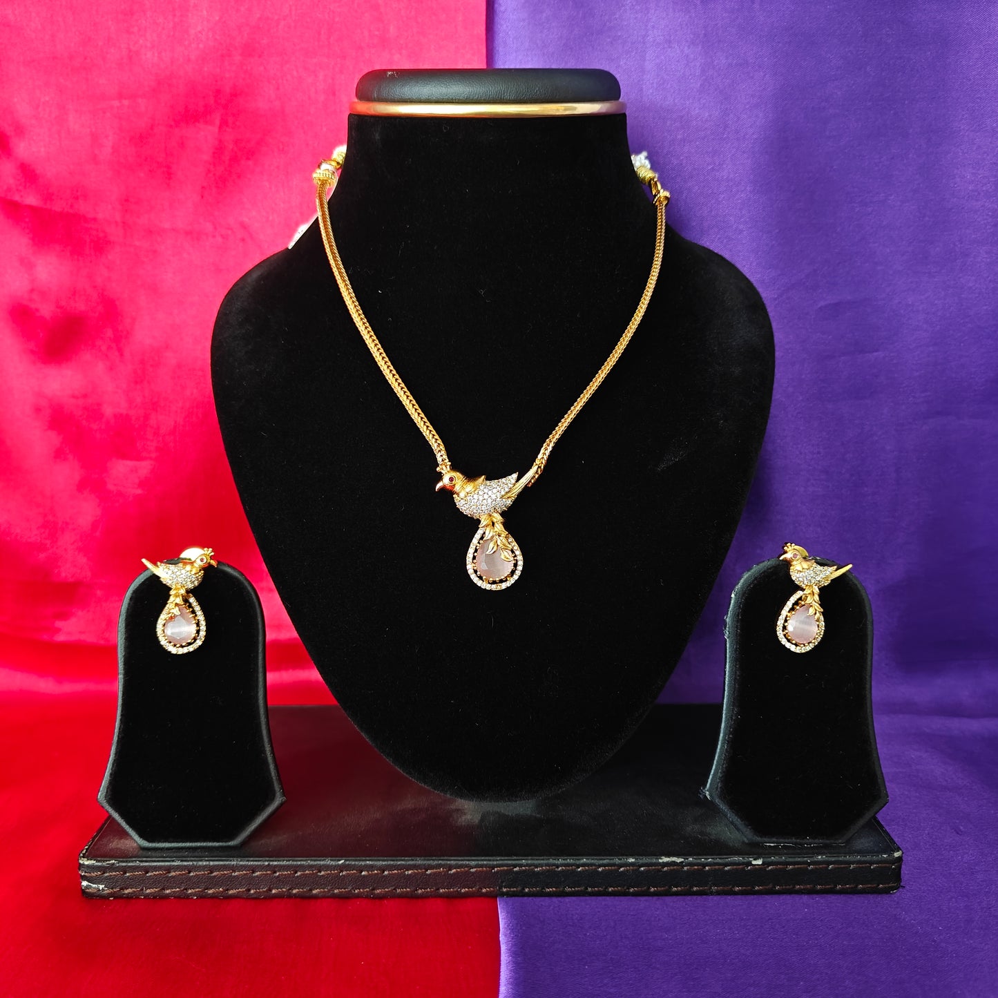 Beautiful Simple Non Necklace In Baby Pink Stone