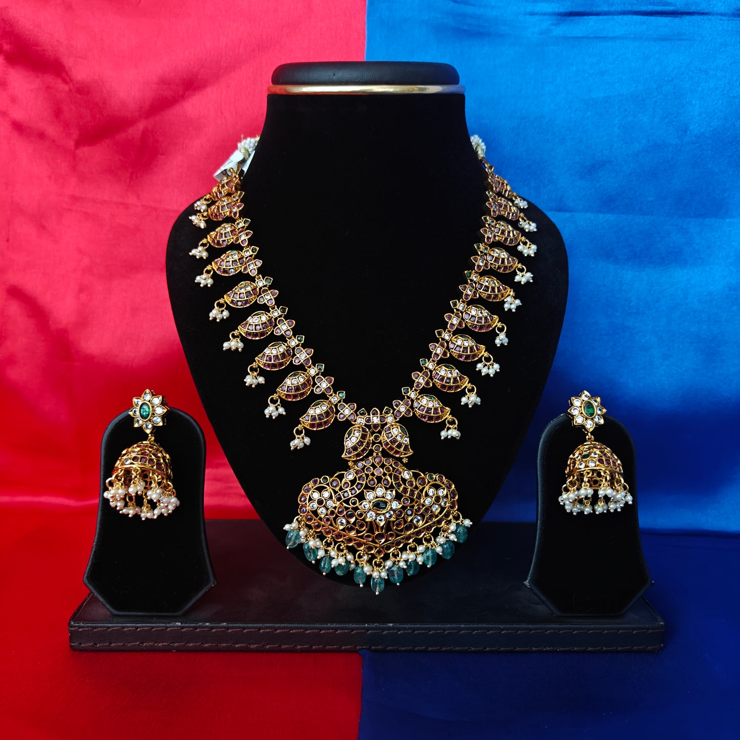 Beautiful Kundan Short Necklace