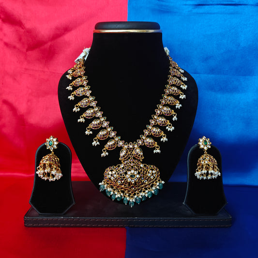 Beautiful Kundan Short Necklace