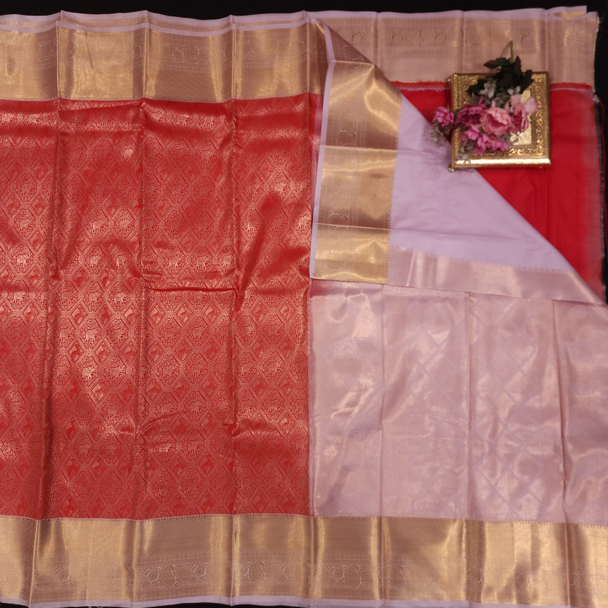 Resham Kanchi Pattu Contrast Border Saree