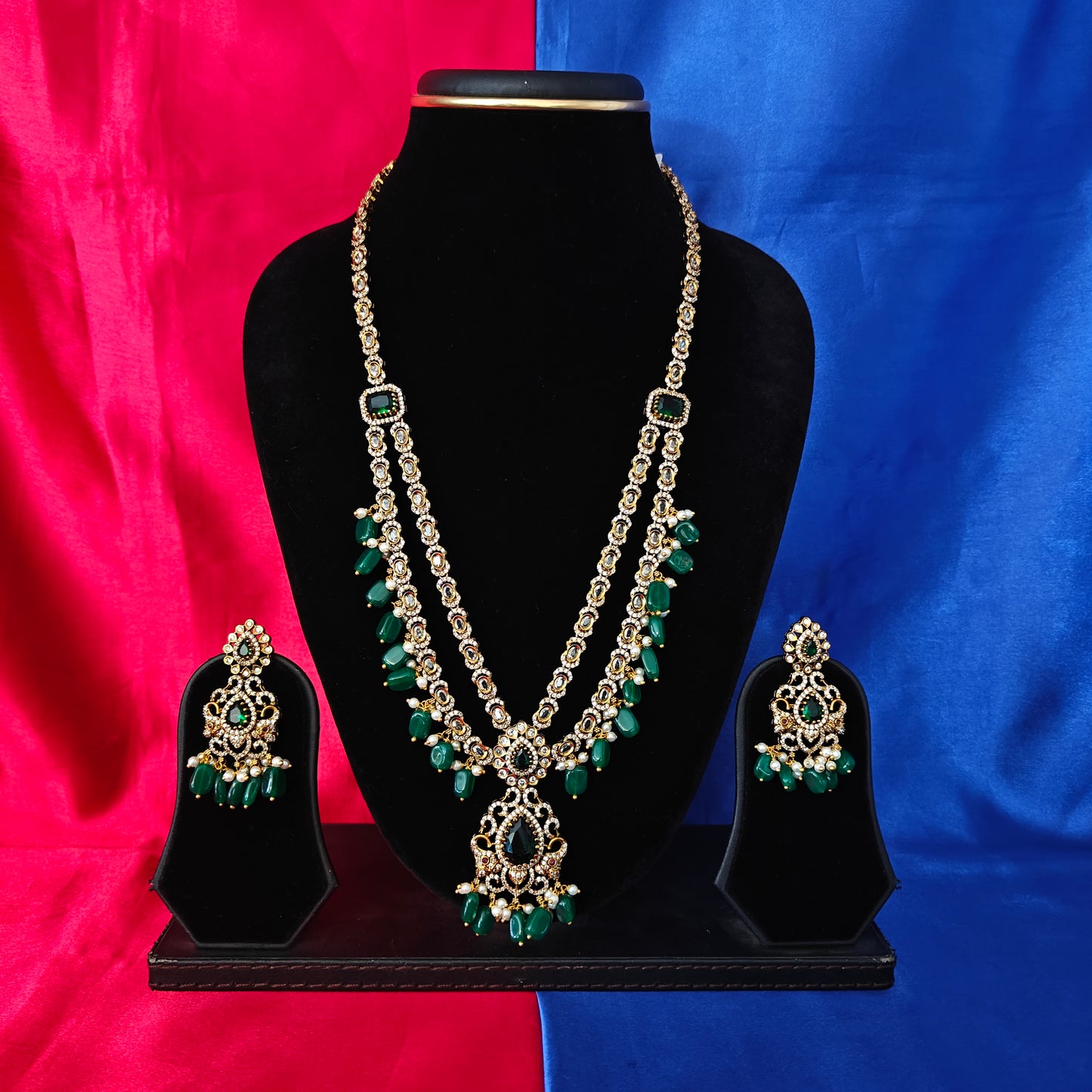 Elegant Victorian Long Necklace In Green Beads