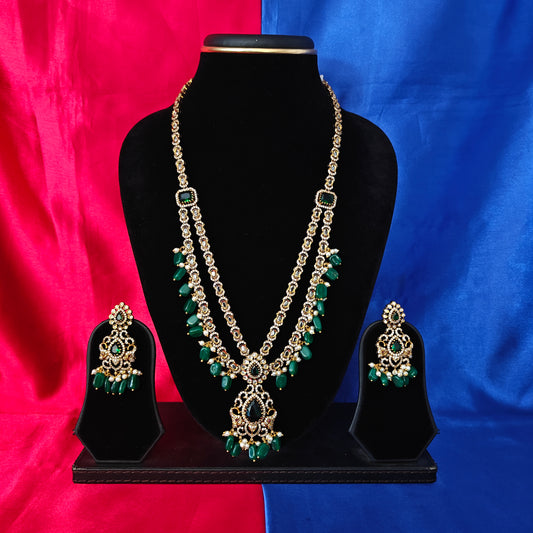 Elegant Victorian Long Necklace In Green Beads