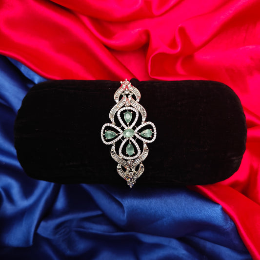 Beautiful Silver Bracelet In Pista Green Stone