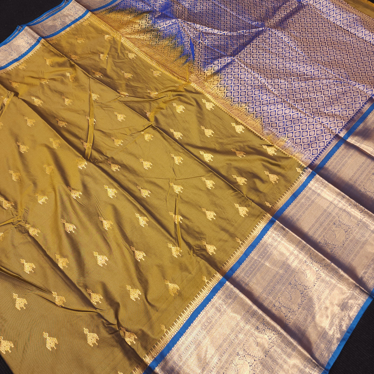 Semi Gadwal Pattu saree