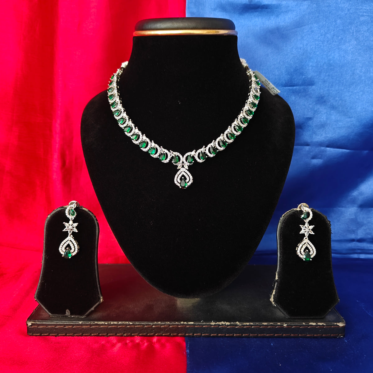 Elegant AD Short Necklace In Green Coloured Stone