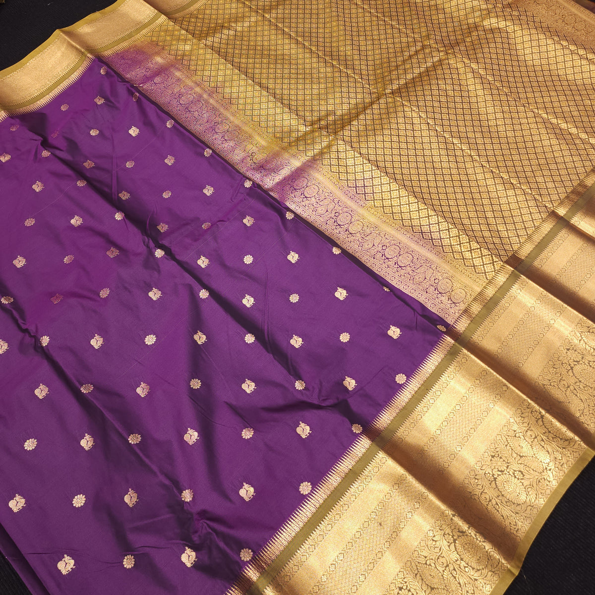 Semi Gadwal Pattu saree