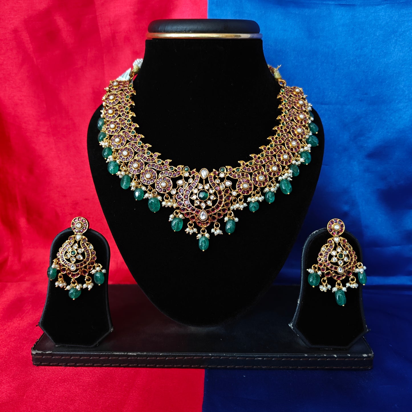 Beautiful Jadau Kundan Short Necklace