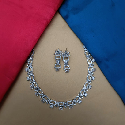 Elegant Silver Short Necklace In White Stone