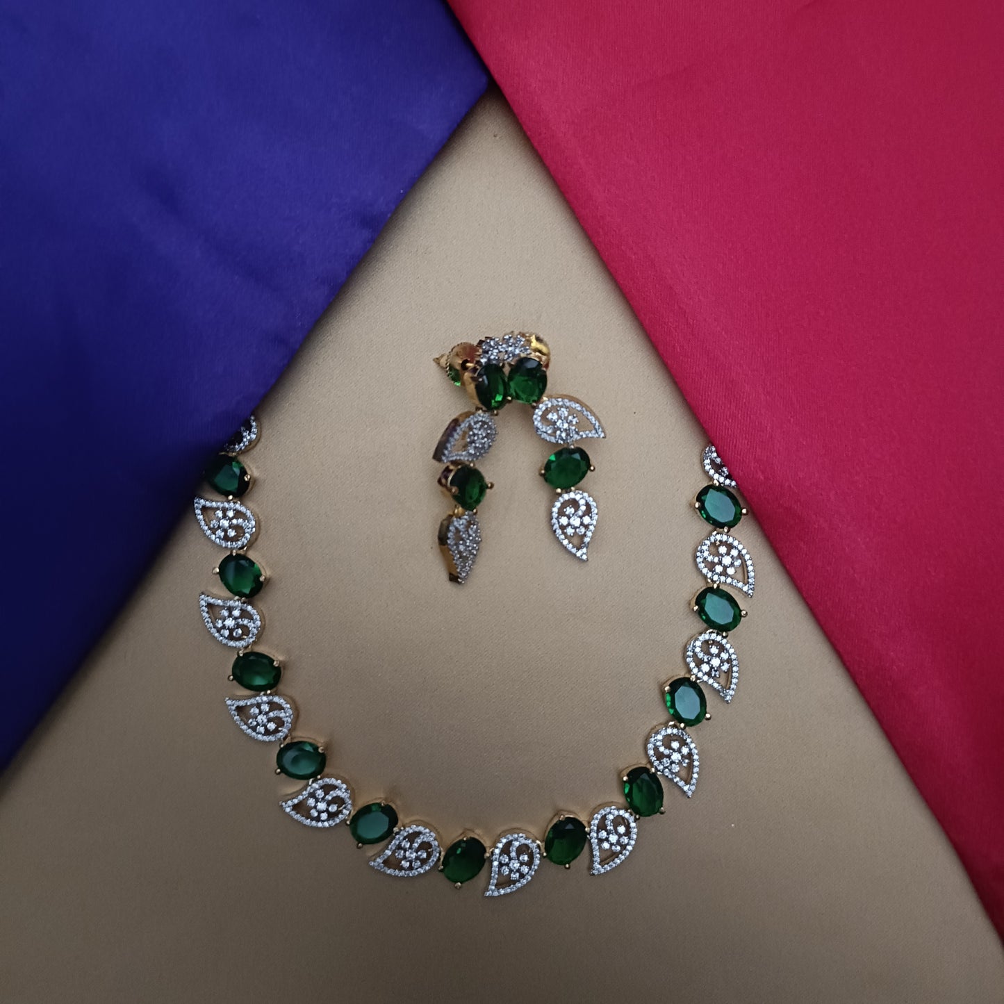 Elegant GJ Short Necklace