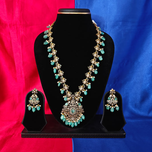 Elegant Victorian Long Necklace In Pista Green