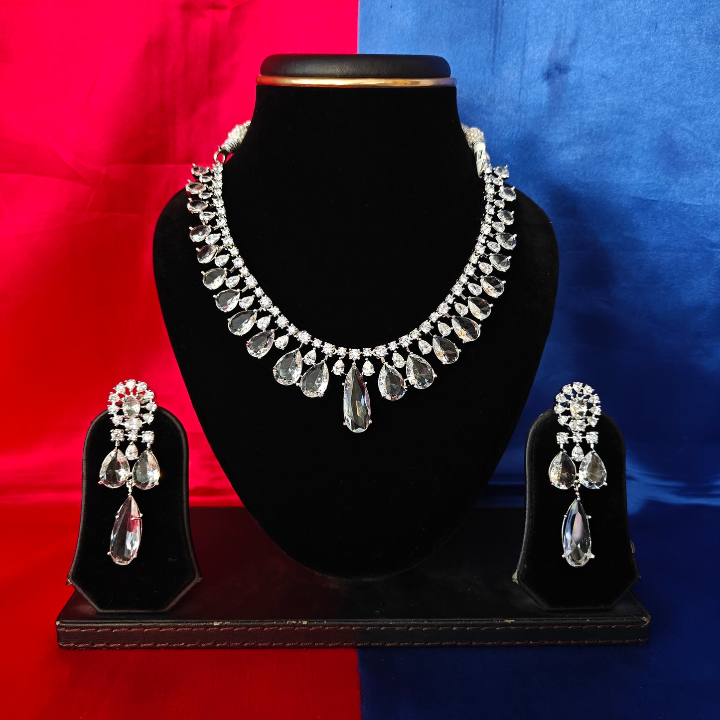 Elegant Silver Short Necklace