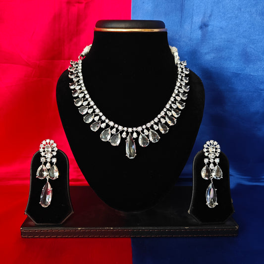 Elegant Silver Short Necklace