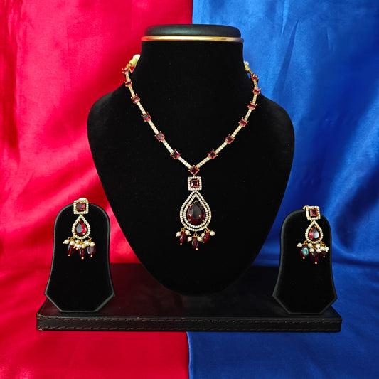 Elegant Victorian Short Necklace In Maroon Beads