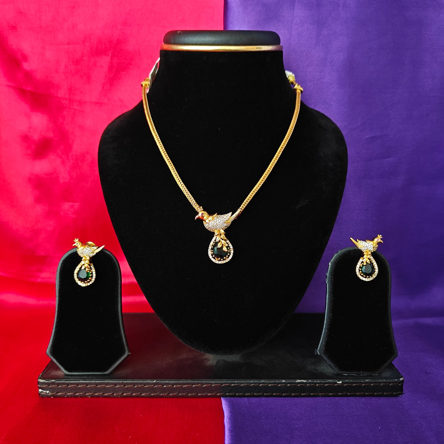 Beautiful Simple Non Necklace In Green Stone