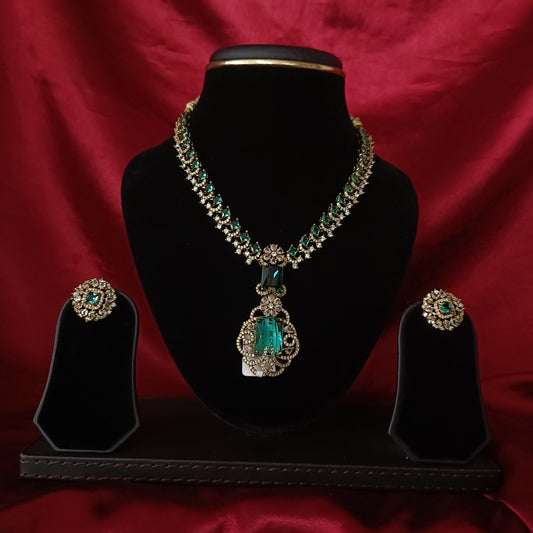 Beautiful Victorian Short Necklace