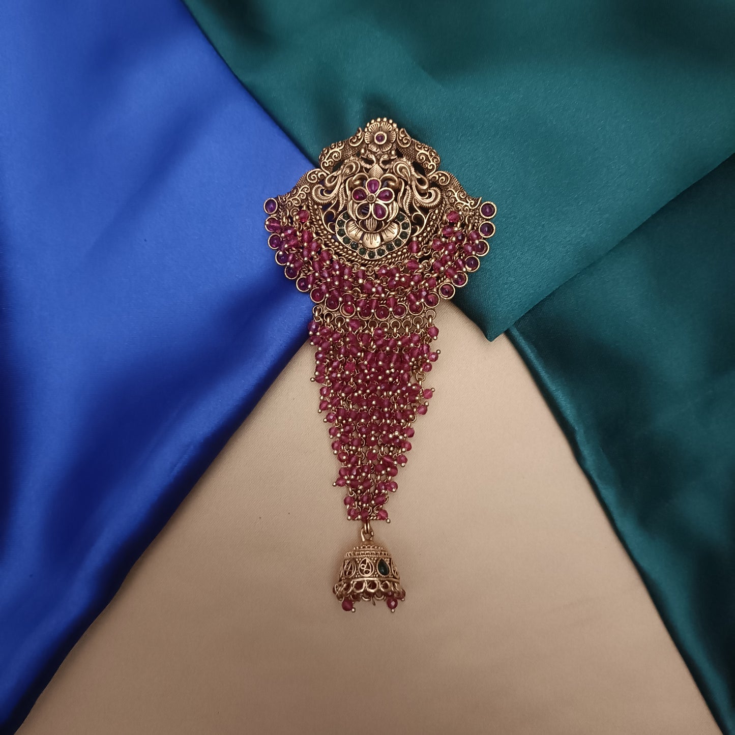 Elegant Short Jada With Red Crystals