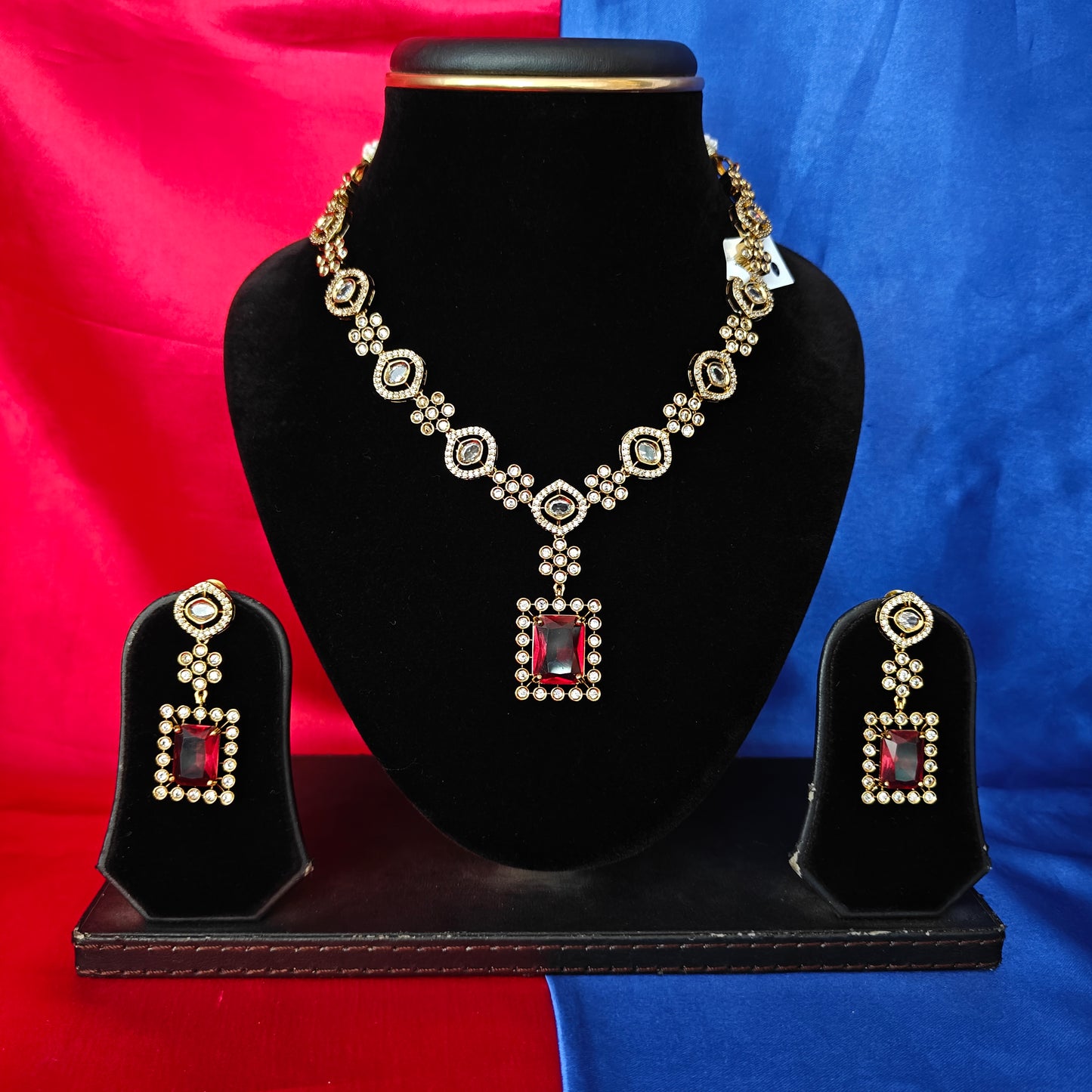 Beautiful Victorian Short Necklace In Red Stone