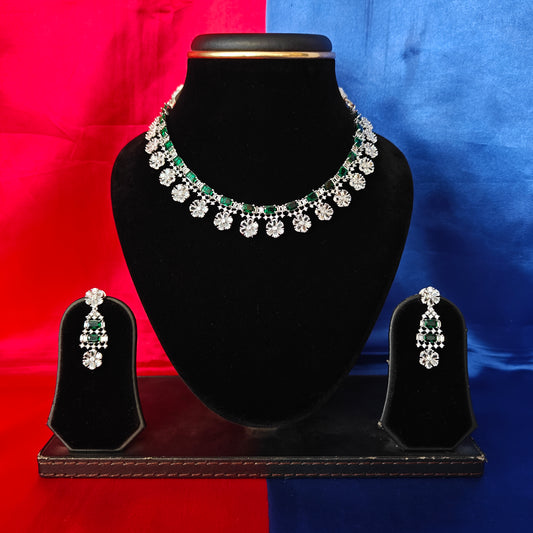 Elegant Silver Short Necklace In Green Stone