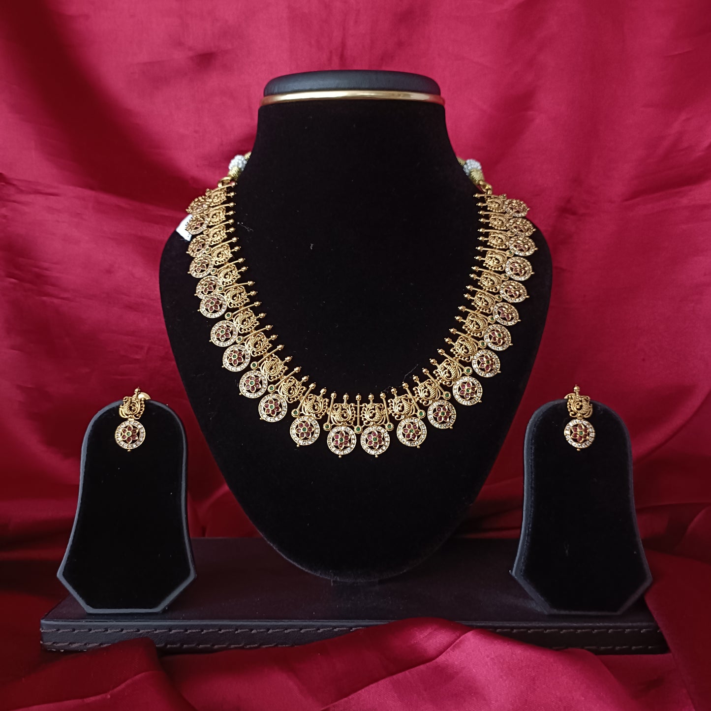 Trendy Bottu Maala Short Necklace