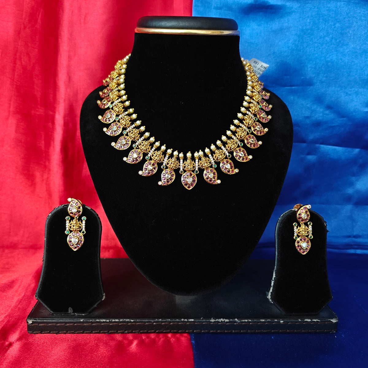 Beautiful Kundan Short Necklace