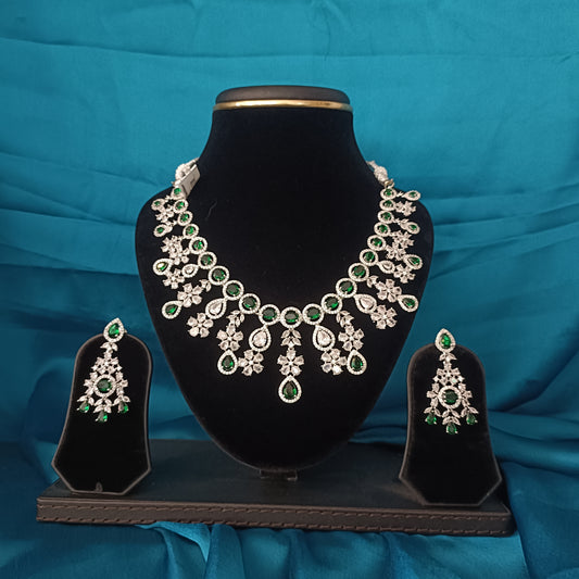 Beautiful Emrold AD Short Necklace