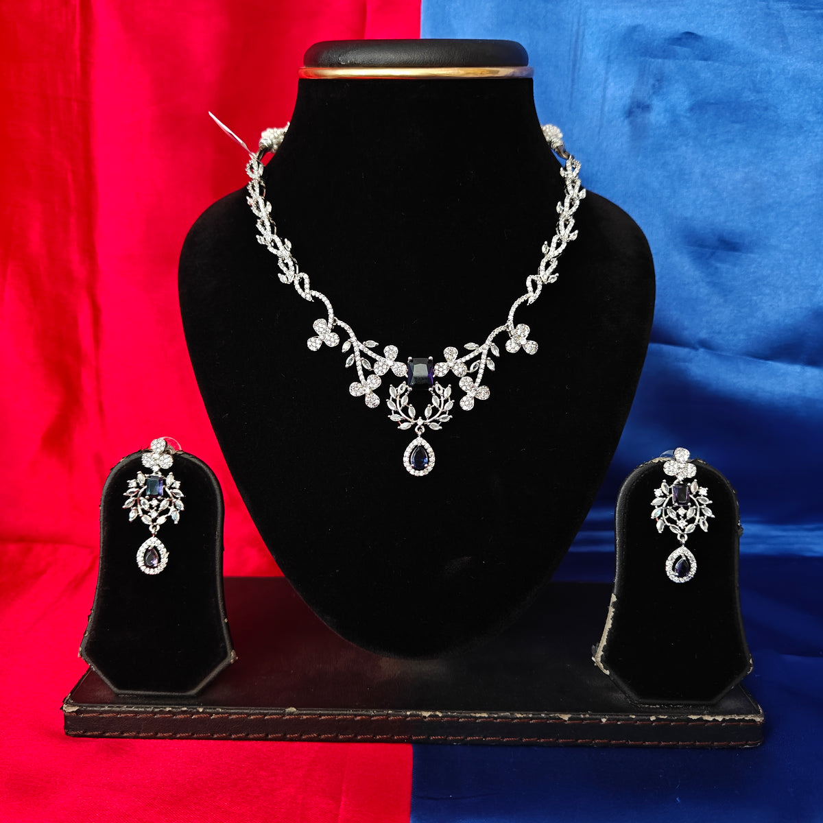Beautiful Silver Short Necklace In Purple Stone