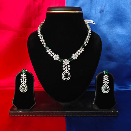 Elegant Silver Short Necklace In Green Stone