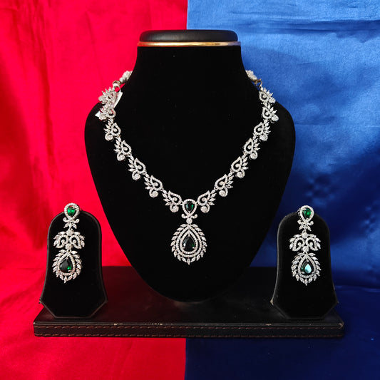 Elegant Silver Short Necklace In Green Stone