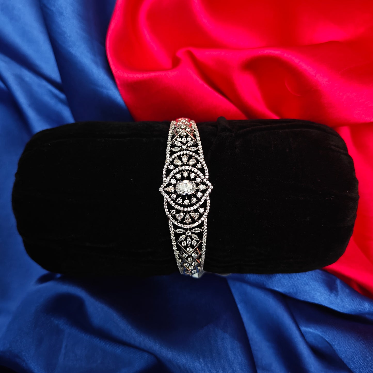 Beautiful Silver Bracelet In White Stone