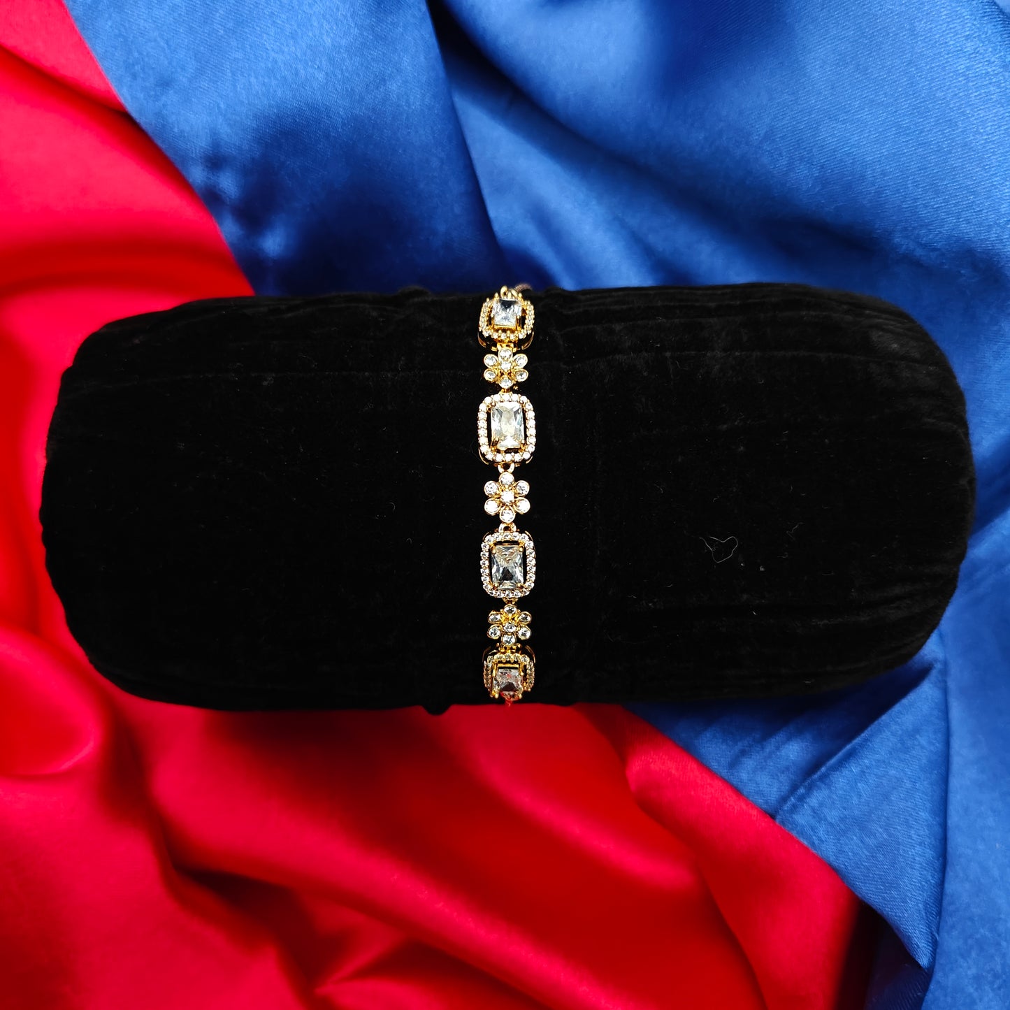 Beautiful Chain Type Gold Bracelet