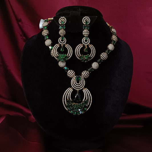 Beautiful Green Stone Short Necklace With Mehandi Polish