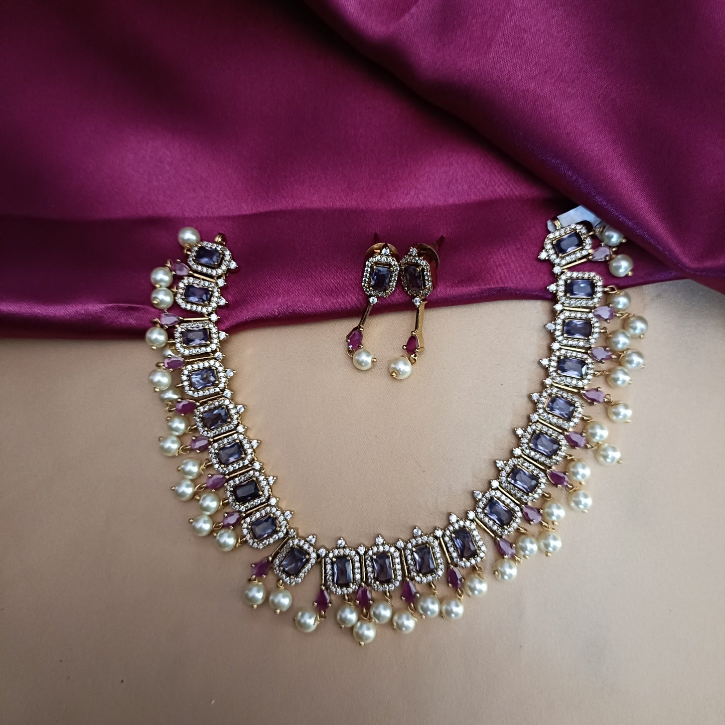 Elegant Victorian Short Necklace