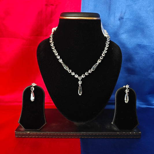 Elegant Silver Short Necklace