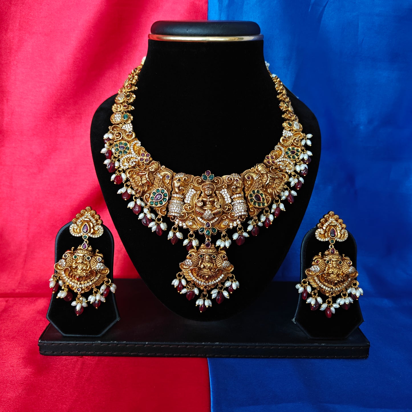 Beautiful Nakshi Short Necklace In Maroon Beads