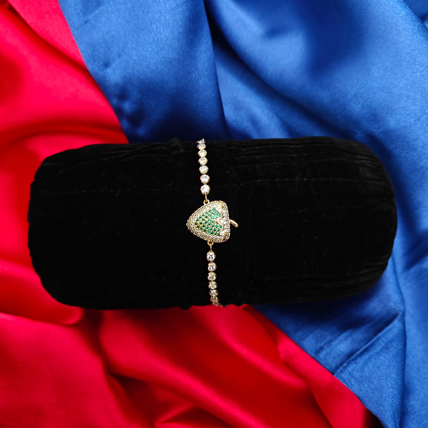 Beautiful Chain Type Gold Bracelet In Green Stone
