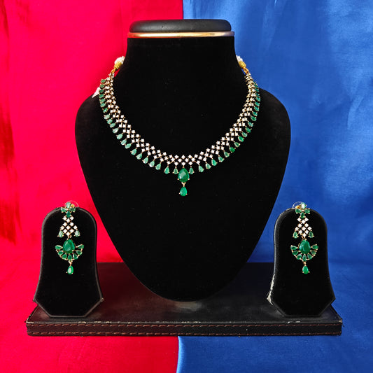 Beautiful Victorian Short Necklace In Green Stone